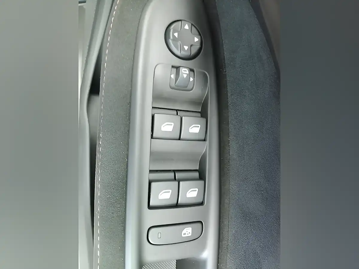 Used 2026 Alfa Romeo Junior Intensa Black - Interior and Exterior details 14