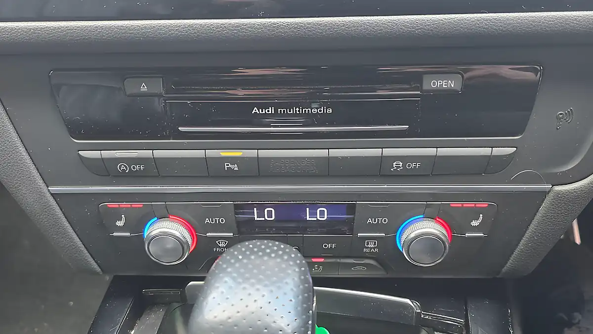 Used 2026 Audi A6 Avant Black Edition White - Interior and Exterior details 11