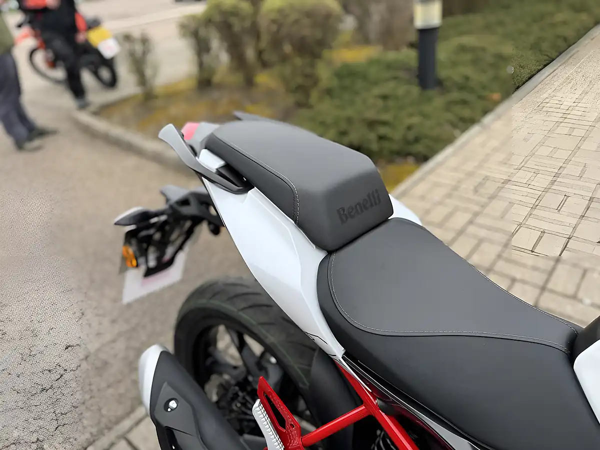Used 2026 Benelli Bn 125 White - Interior and Exterior details 12