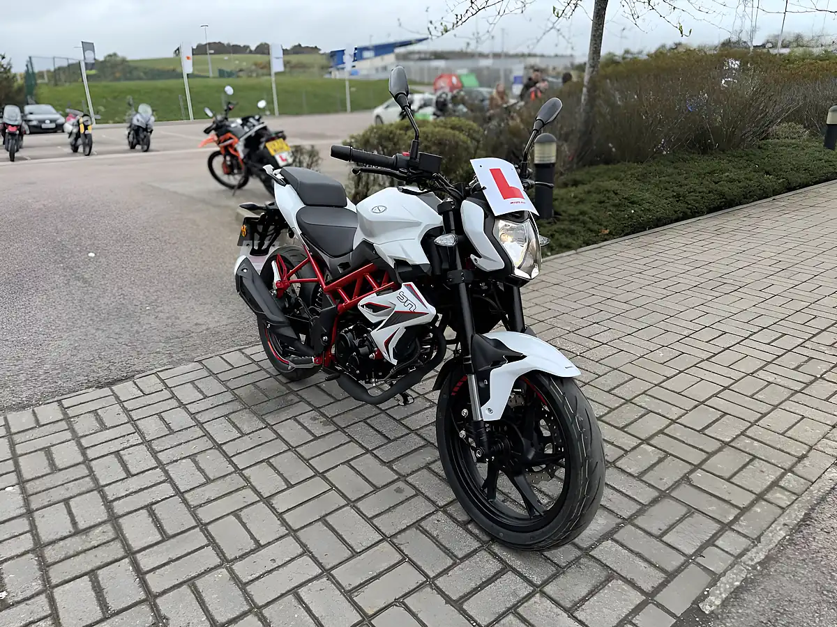 Used 2026 Benelli Bn 125 White - Interior and Exterior details 3