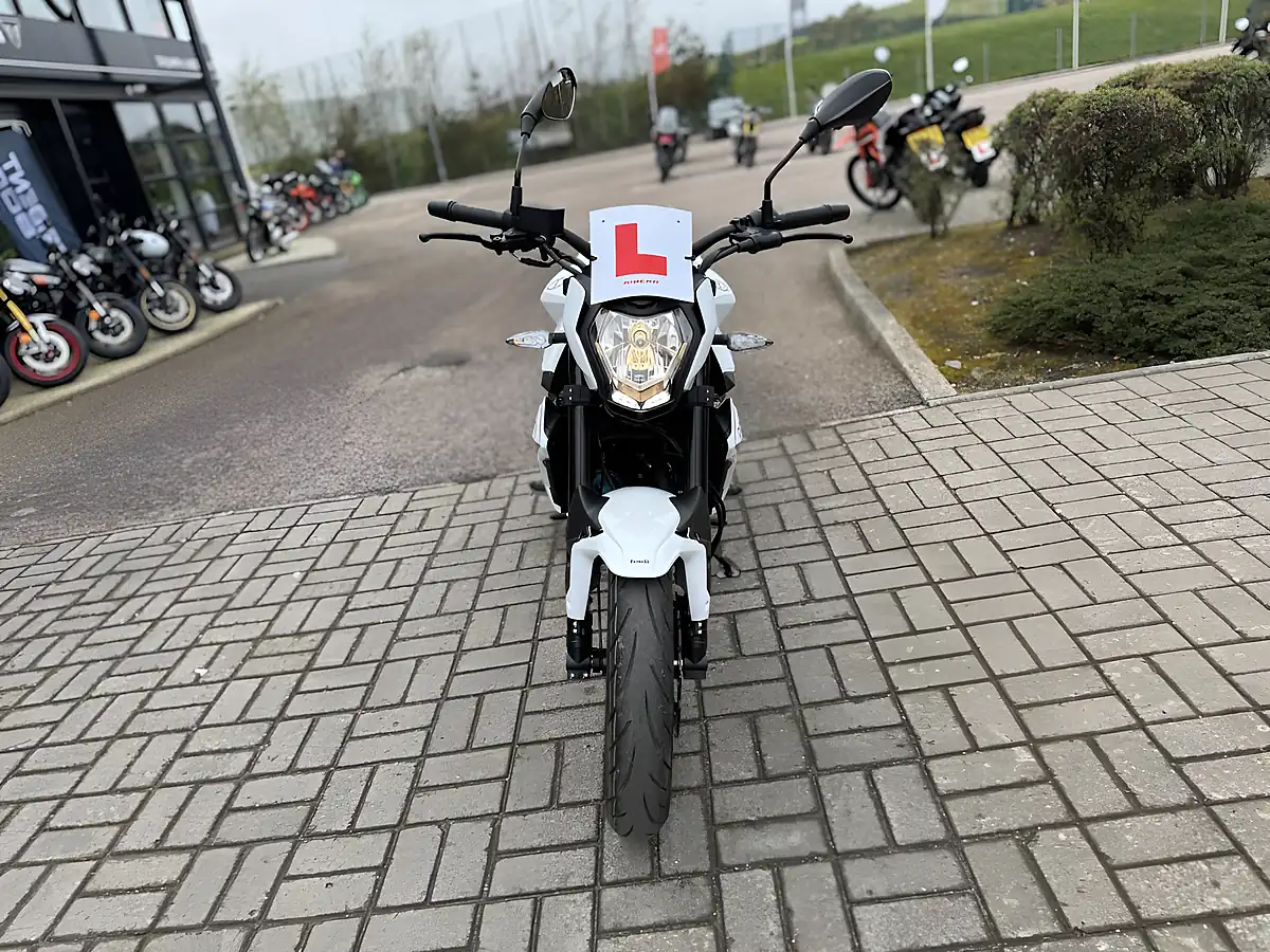 Used 2026 Benelli Bn 125 White - Interior and Exterior details 4