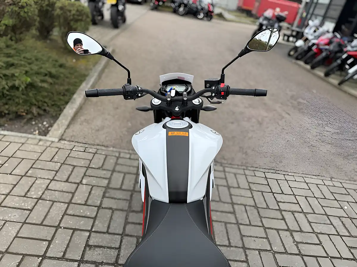 Used 2026 Benelli Bn 125 White - Interior and Exterior details 7