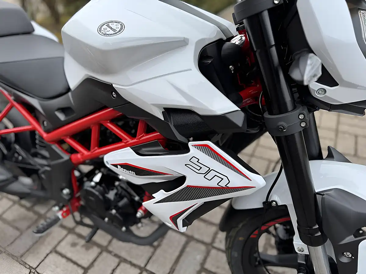 Used 2026 Benelli Bn 125 White - Interior and Exterior details 9
