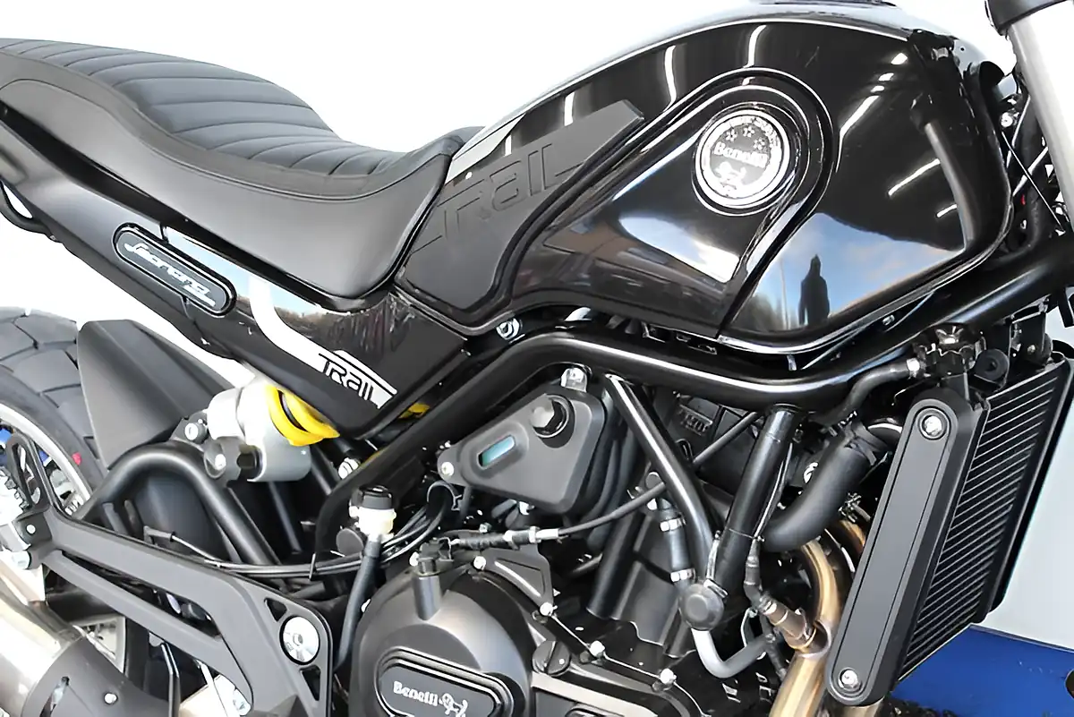 Used 2026 Benelli Leoncino 500 Trail Black - Interior and Exterior details 6