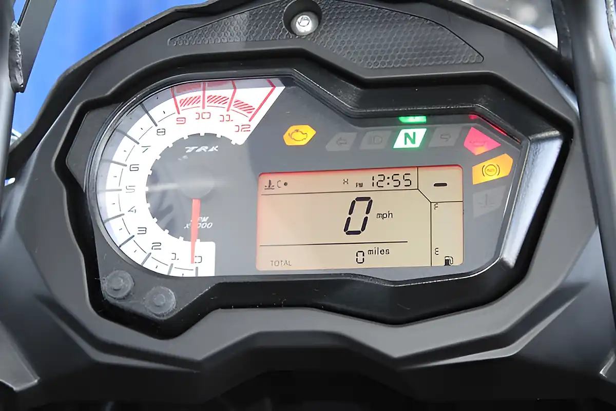 Used 2026 Benelli Trk 502 X Yellow/Black - Interior and Exterior details 11