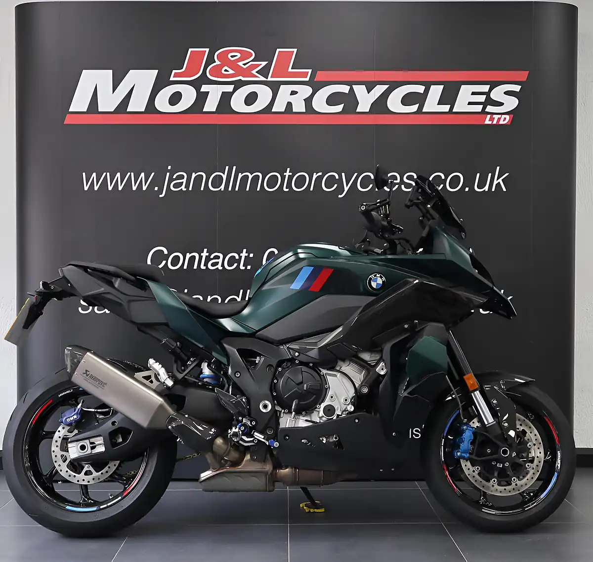 Used 2026 BMW M1000XR Competition Pack Green - Front View