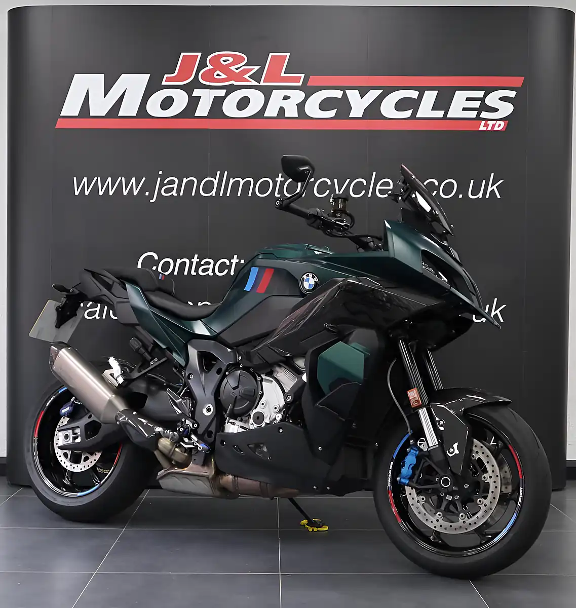 Used 2026 BMW M1000XR Competition Pack Green - Interior and Exterior details 2