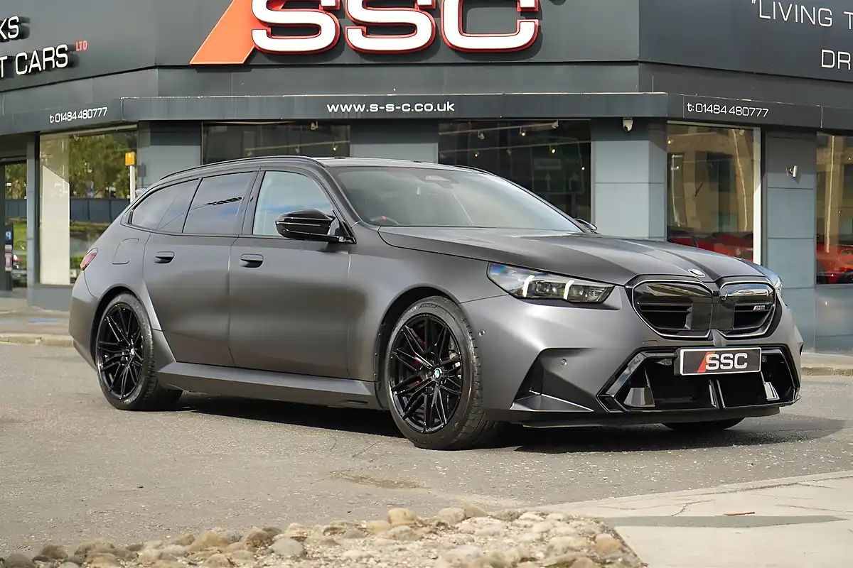 Used 2026 BMW M5 Touring Frozen Deep Grey - Interior and Exterior details 4