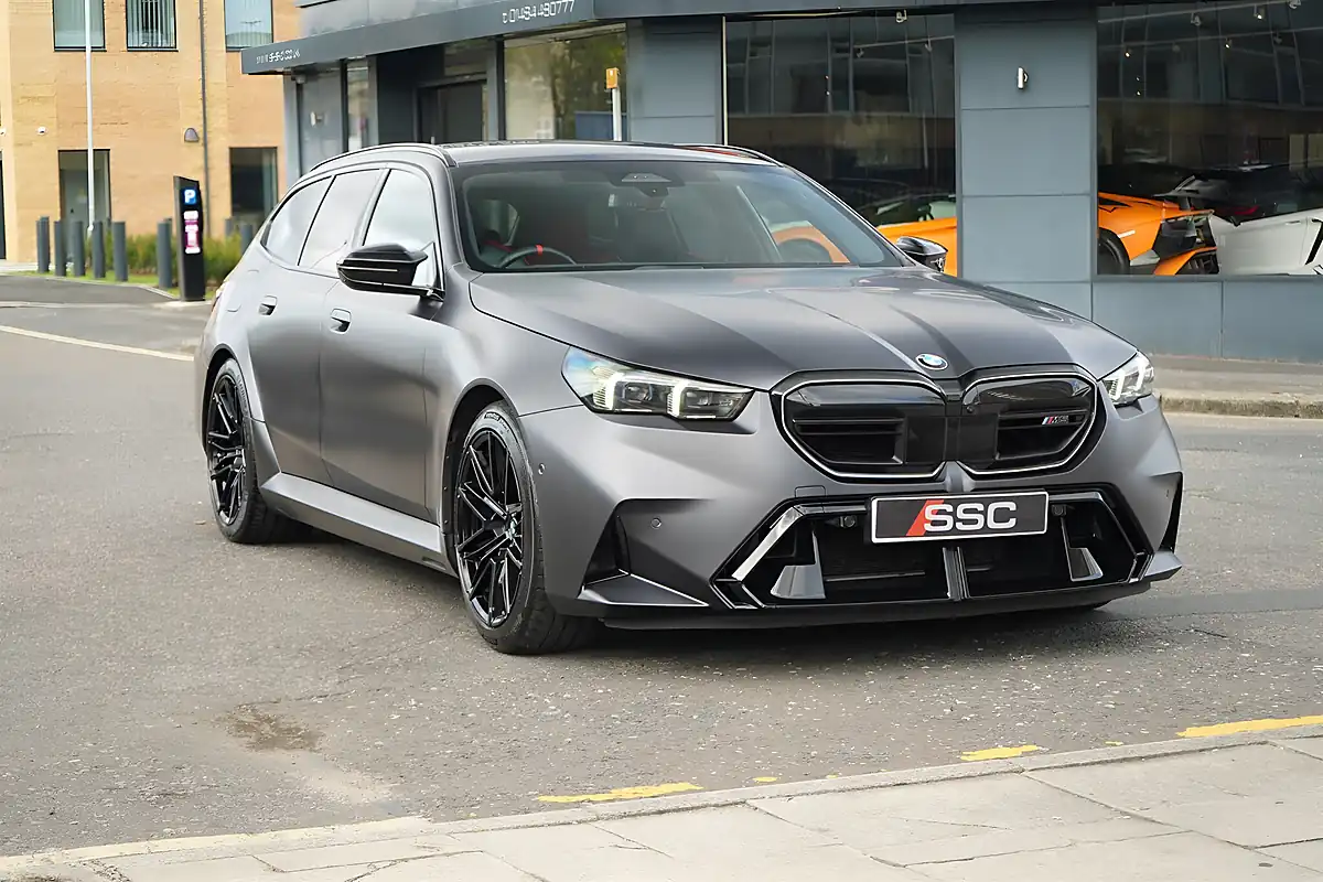 Used 2026 BMW M5 Touring Frozen Deep Grey - Interior and Exterior details 6