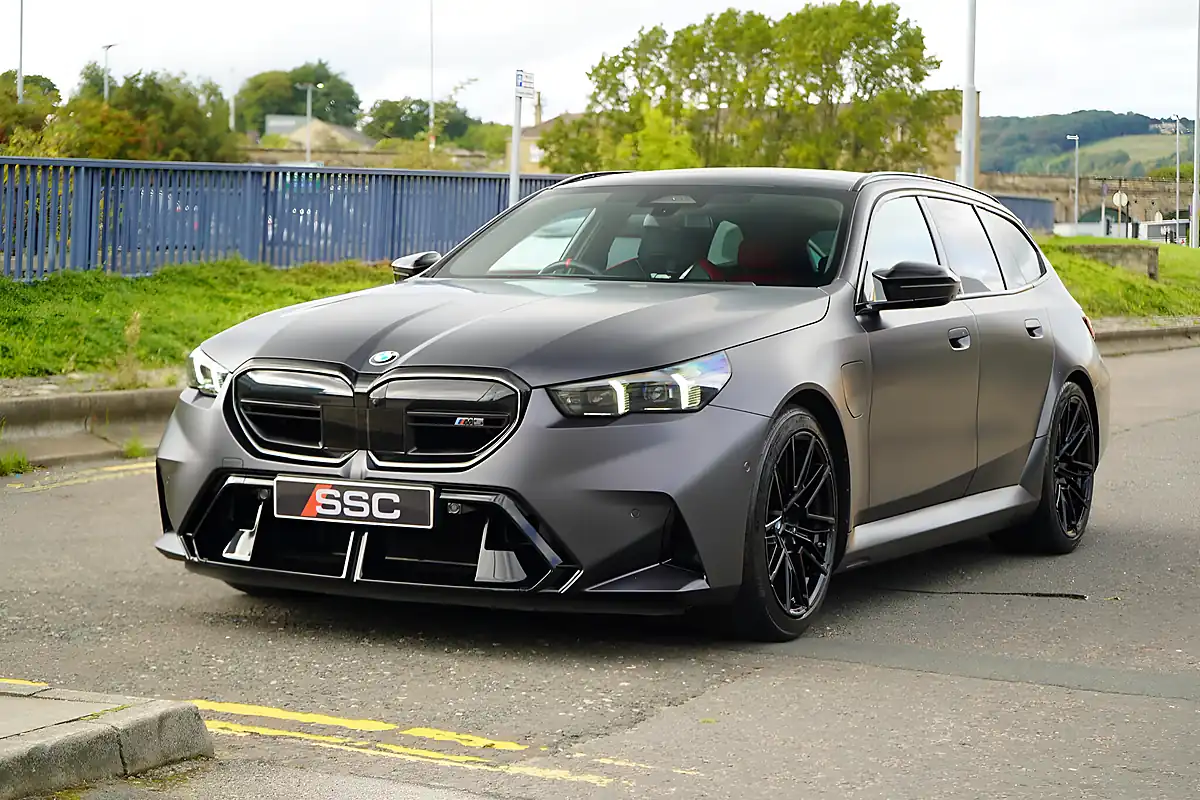 Used 2026 BMW M5 Touring Frozen Deep Grey - Interior and Exterior details 8