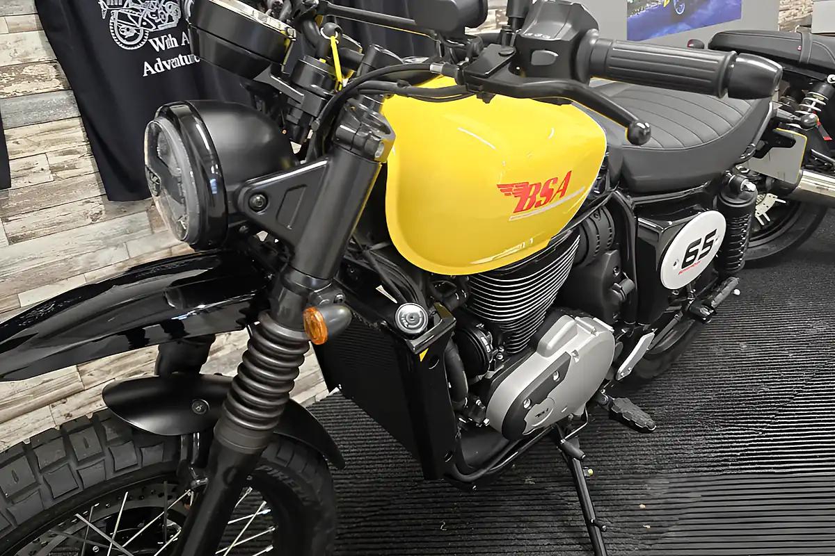 Used 2026 Bsa Scrambler 650 Yellow - Interior and Exterior details 5