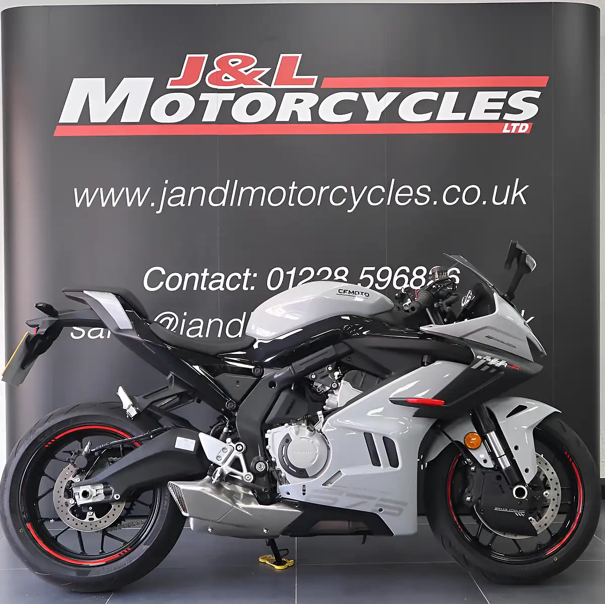 Used 2026 Cfmoto 675SR-R Grey - Interior and Exterior details 2