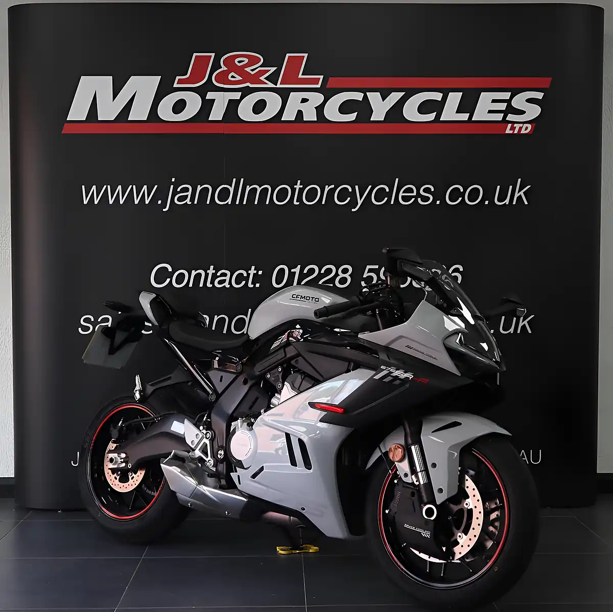 Used 2026 Cfmoto 675SR-R Grey - Interior and Exterior details 3