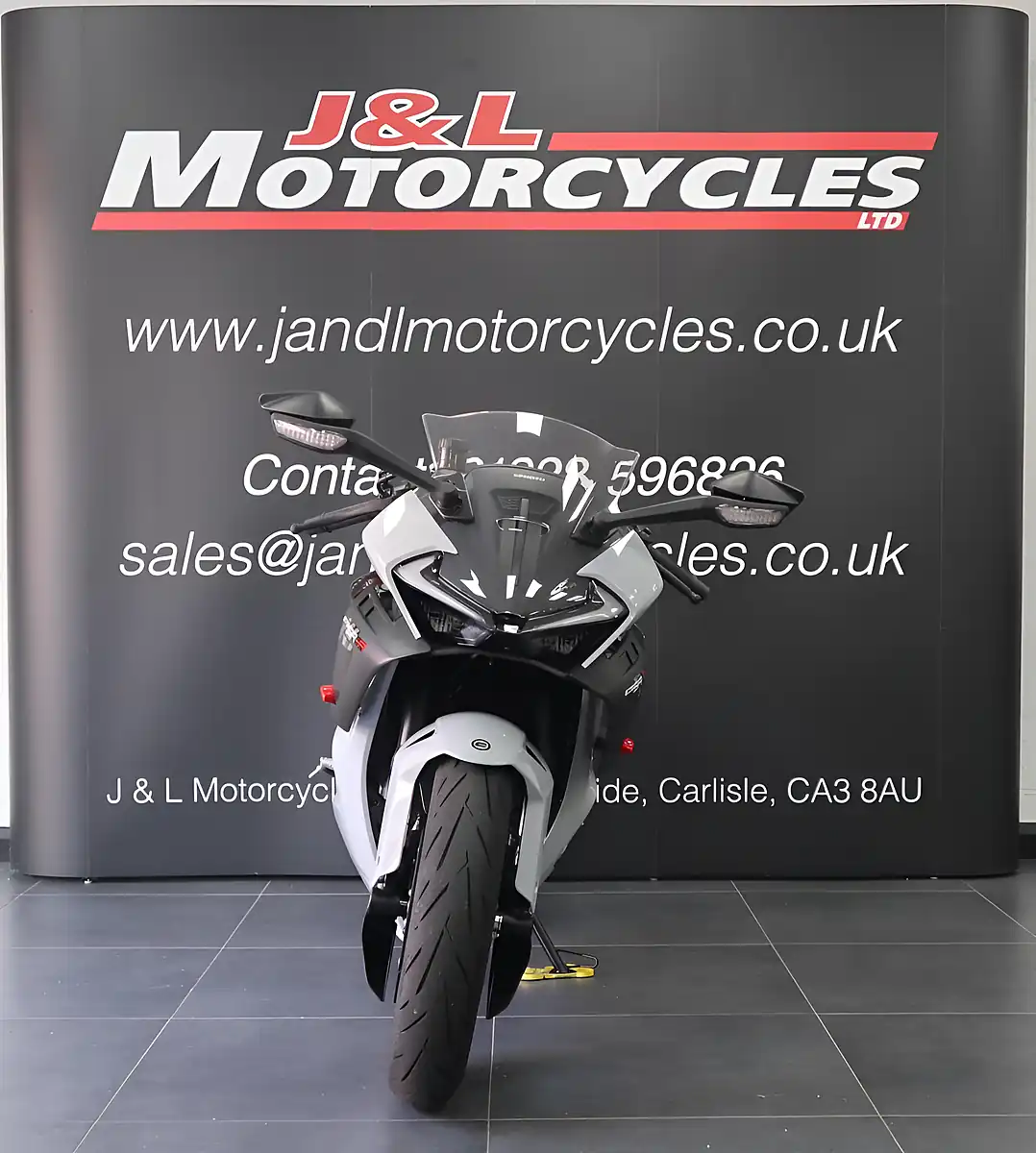 Used 2026 Cfmoto 675SR-R Grey - Interior and Exterior details 4
