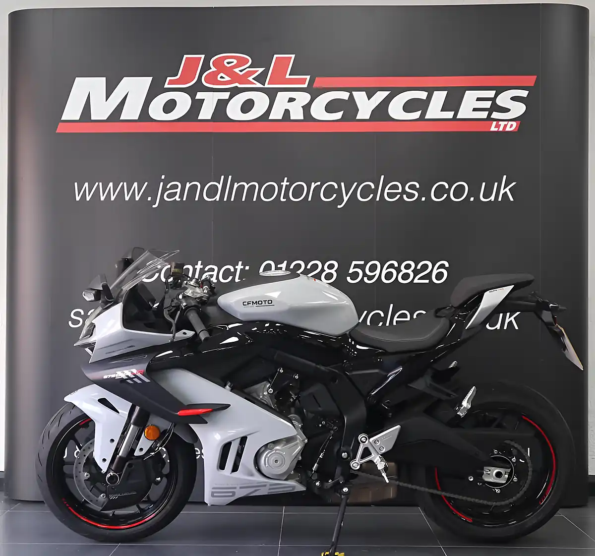 Used 2026 Cfmoto 675SR-R Grey - Interior and Exterior details 6