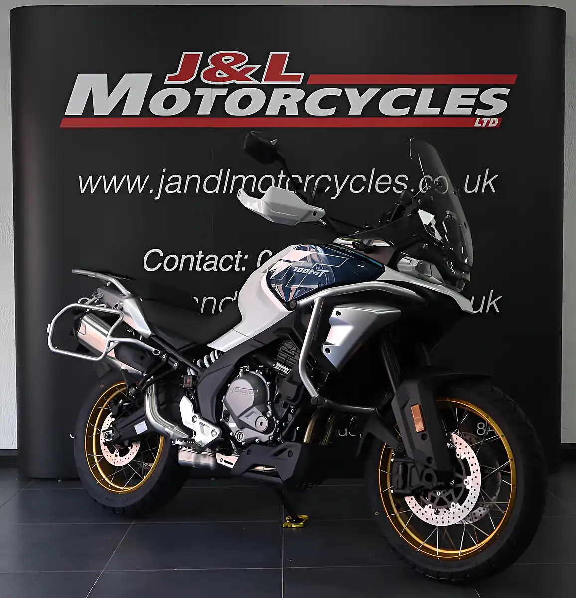Used 2026 Cfmoto 700MT White - Interior and Exterior details 3