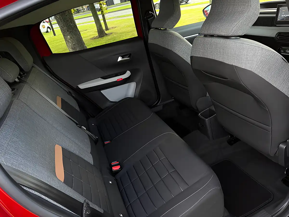 Used 2026 Citroen C3 Aircross Plus Red - Interior and Exterior details 11