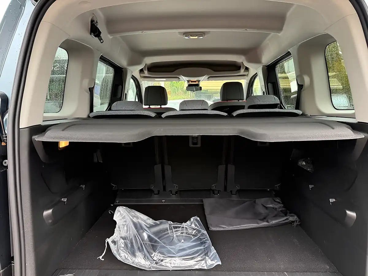 Used 2026 Citroen E-Berlingo Max M Kiama Blue - Interior and Exterior details 14