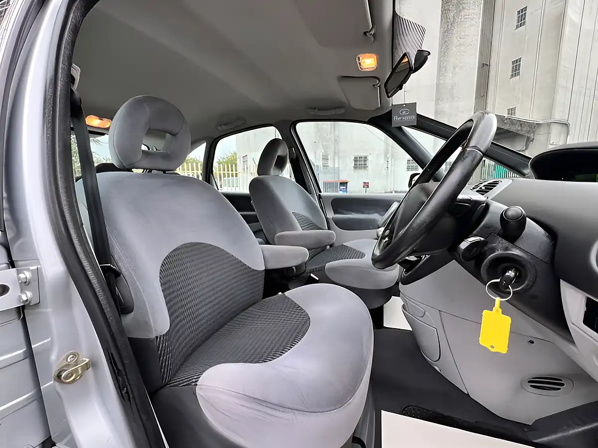 Used 2026 Citroen Xsara Picasso Desire Silver - Interior and Exterior details 14