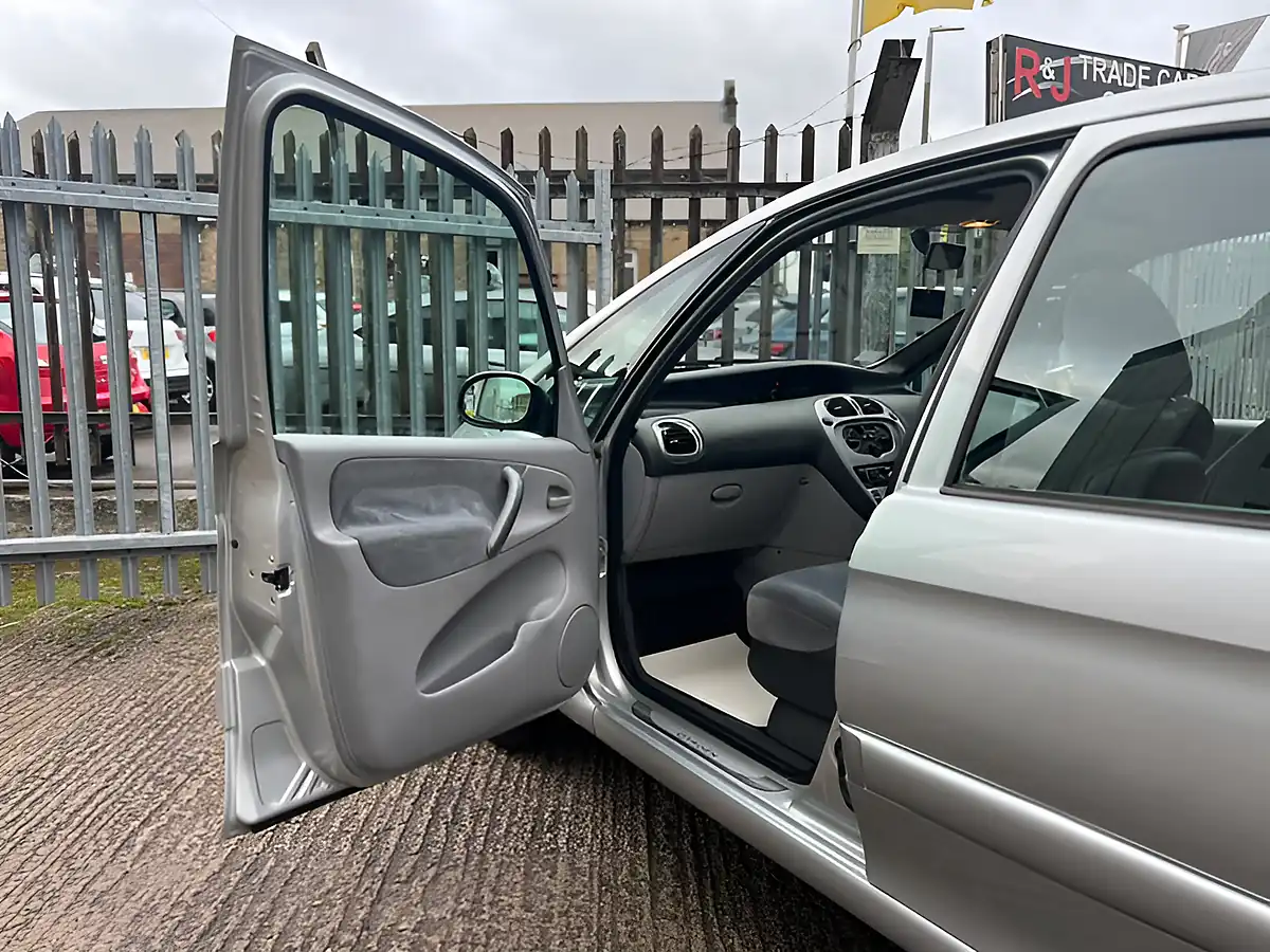 Used 2026 Citroen Xsara Picasso Desire Silver - Interior and Exterior details 18