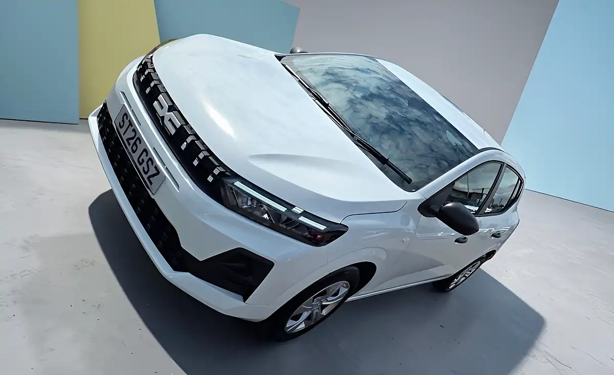 Used 2026 Dacia Sandero Essential Arctic White - Interior and Exterior details 6