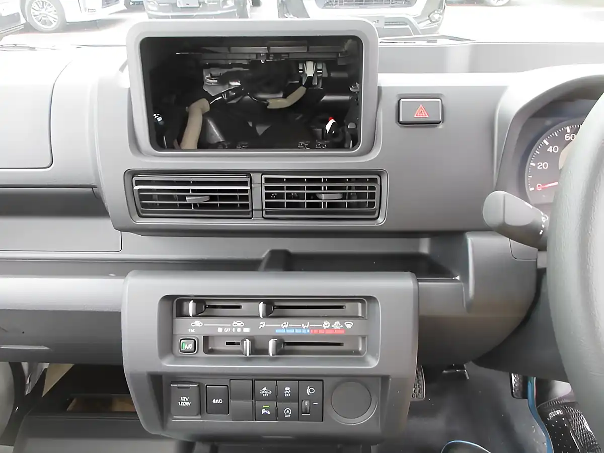 Used 2026 Daihatsu Hijet 4WD Kei MINI Truck White - Interior and Exterior details 13