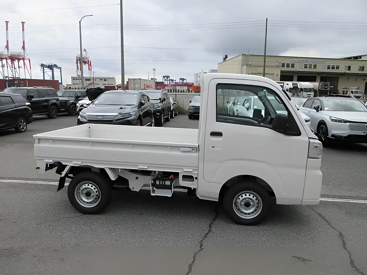 Used 2026 Daihatsu Hijet 4WD Kei MINI Truck White - Interior and Exterior details 3
