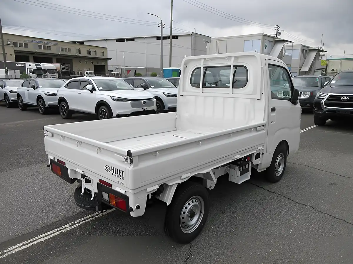 Used 2026 Daihatsu Hijet 4WD Kei MINI Truck White - Interior and Exterior details 4