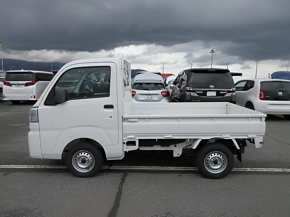 Used 2026 Daihatsu Hijet 4WD Kei MINI Truck White - Interior and Exterior details 7
