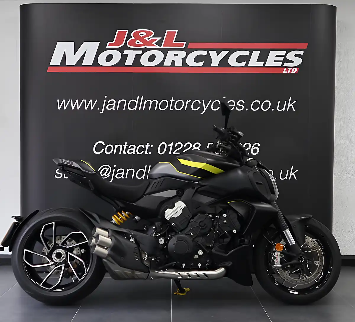 Used 2026 Ducati Diavel V4 Black Roadster Livery Black Roadster Livery - Interior and Exterior details 2
