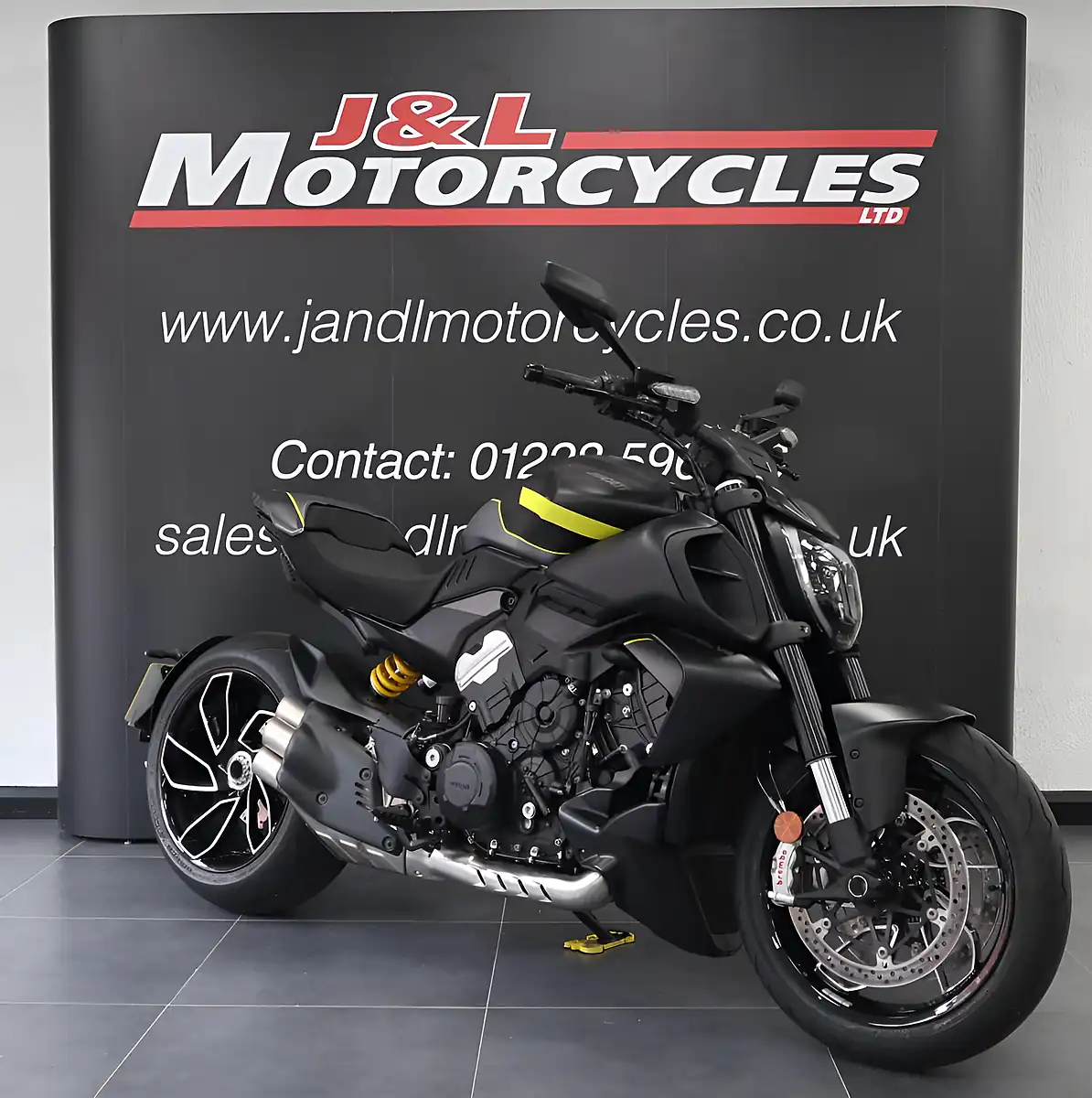 Used 2026 Ducati Diavel V4 Black Roadster Livery Black Roadster Livery - Interior and Exterior details 3