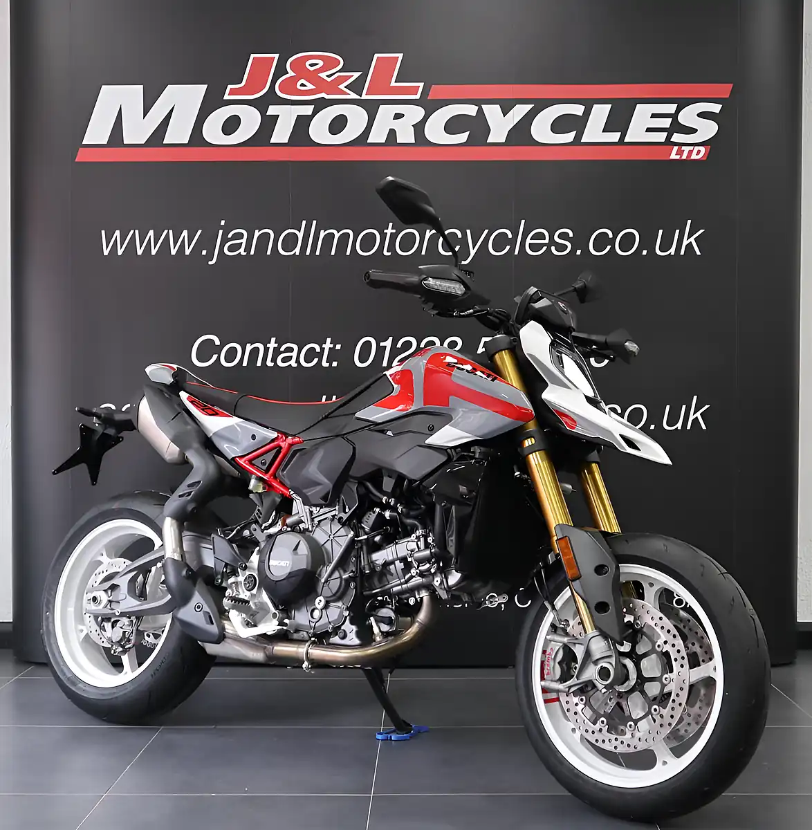 Used 2026 Ducati Hypermotard V2 Sp Multi - Interior and Exterior details 3