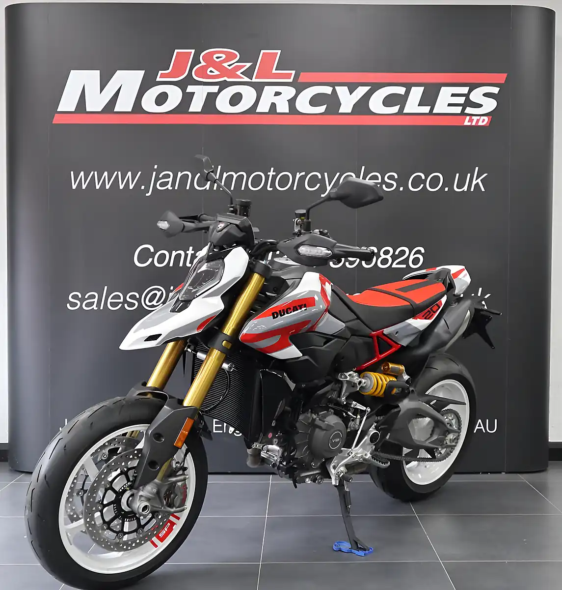 Used 2026 Ducati Hypermotard V2 Sp Multi - Interior and Exterior details 5