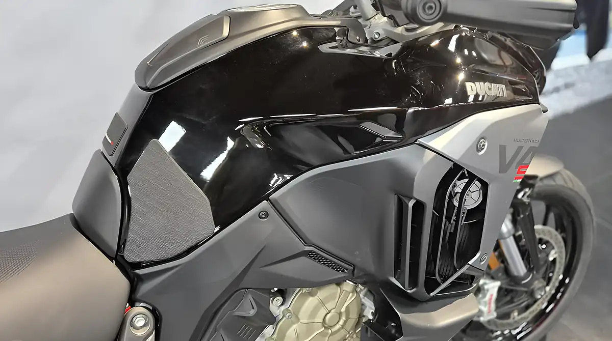 Used 2026 Ducati Multistrada V4 S Travel & Radar Thrilling Black - Interior and Exterior details 5