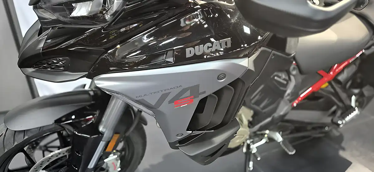 Used 2026 Ducati Multistrada V4 S Travel & Radar Thrilling Black - Interior and Exterior details 9