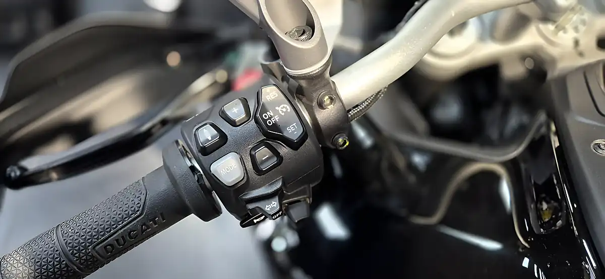 Used 2026 Ducati Multistrada V4S Travel & Radar Thrilling Black - Interior and Exterior details 13