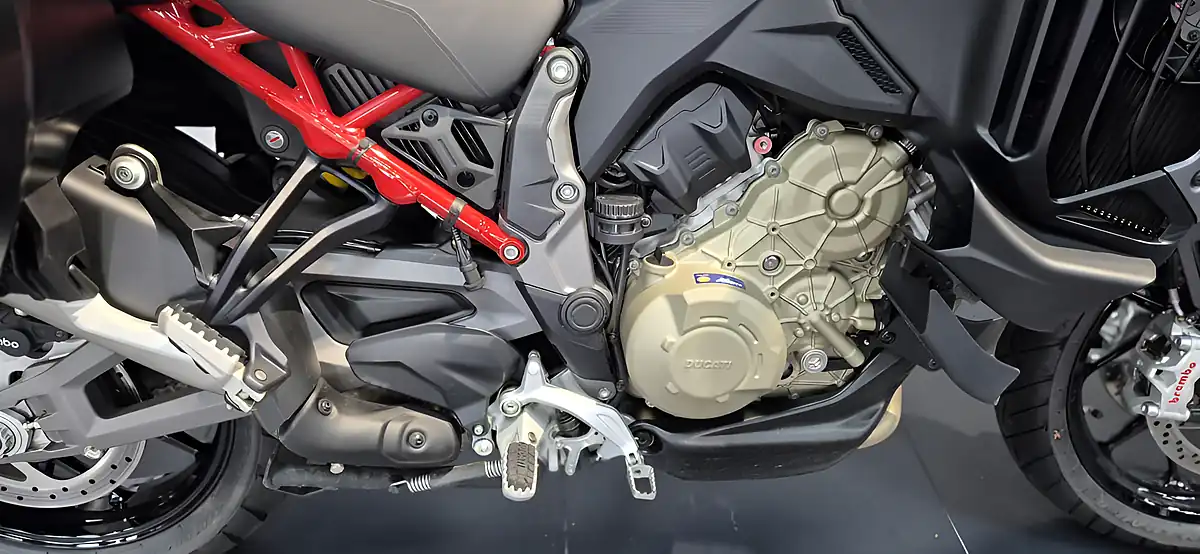 Used 2026 Ducati Multistrada V4S Travel & Radar Thrilling Black - Interior and Exterior details 4