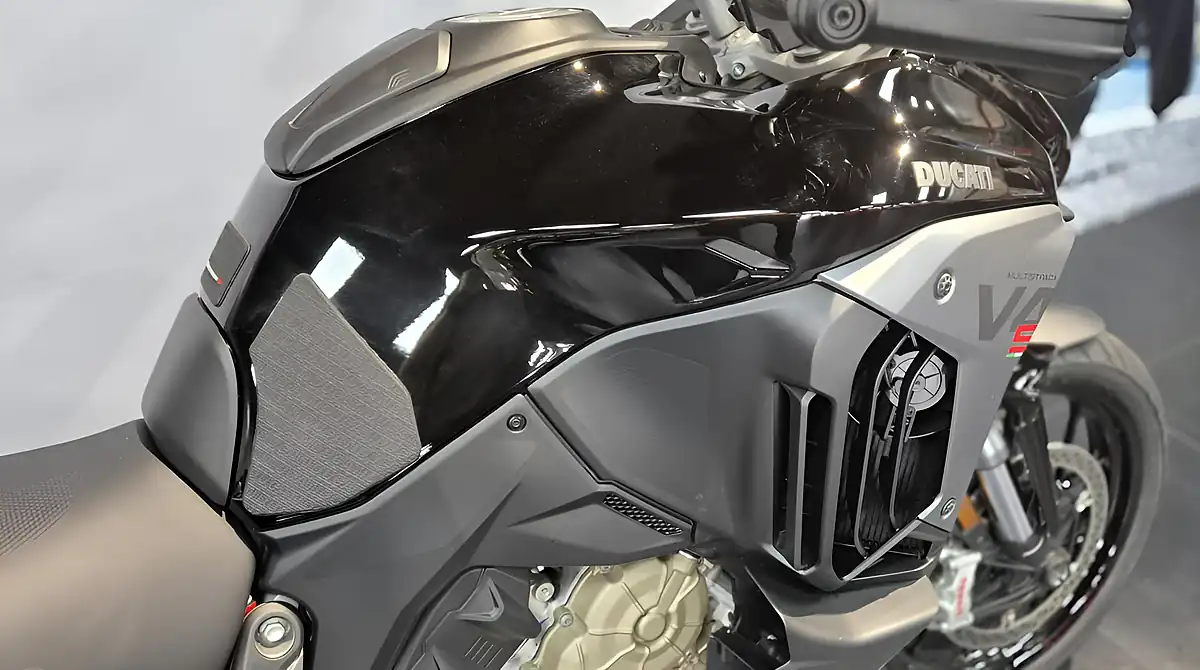 Used 2026 Ducati Multistrada V4S Travel & Radar Thrilling Black - Interior and Exterior details 5