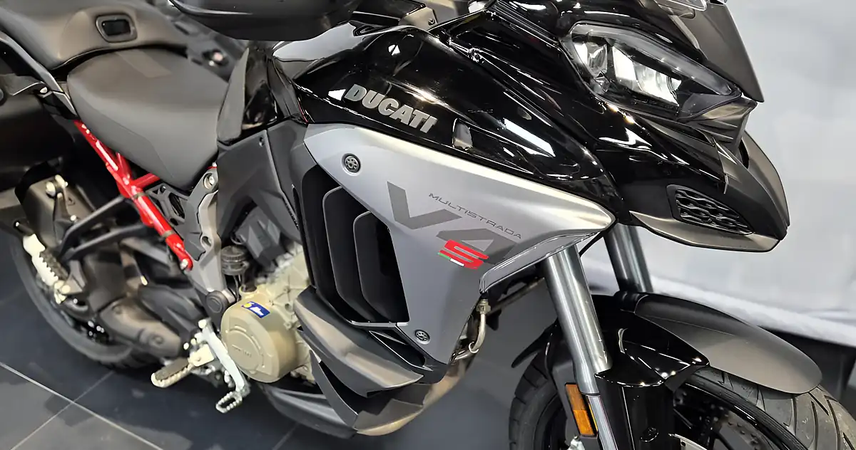 Used 2026 Ducati Multistrada V4S Travel & Radar Thrilling Black - Interior and Exterior details 6