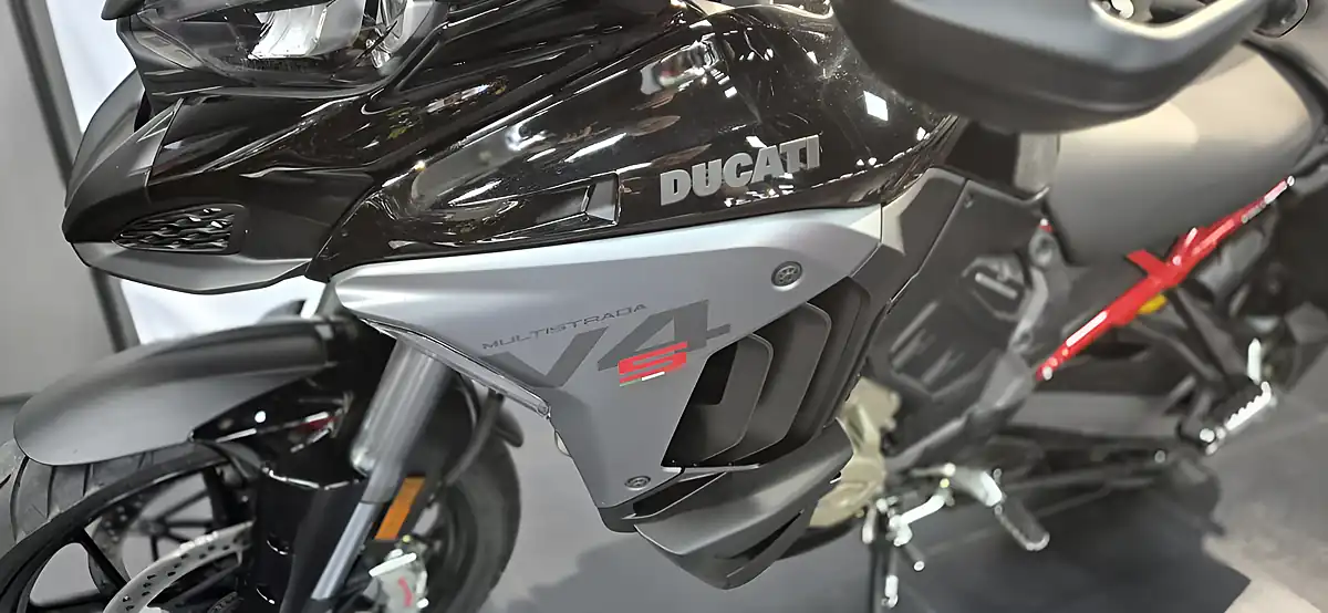Used 2026 Ducati Multistrada V4S Travel & Radar Thrilling Black - Interior and Exterior details 9