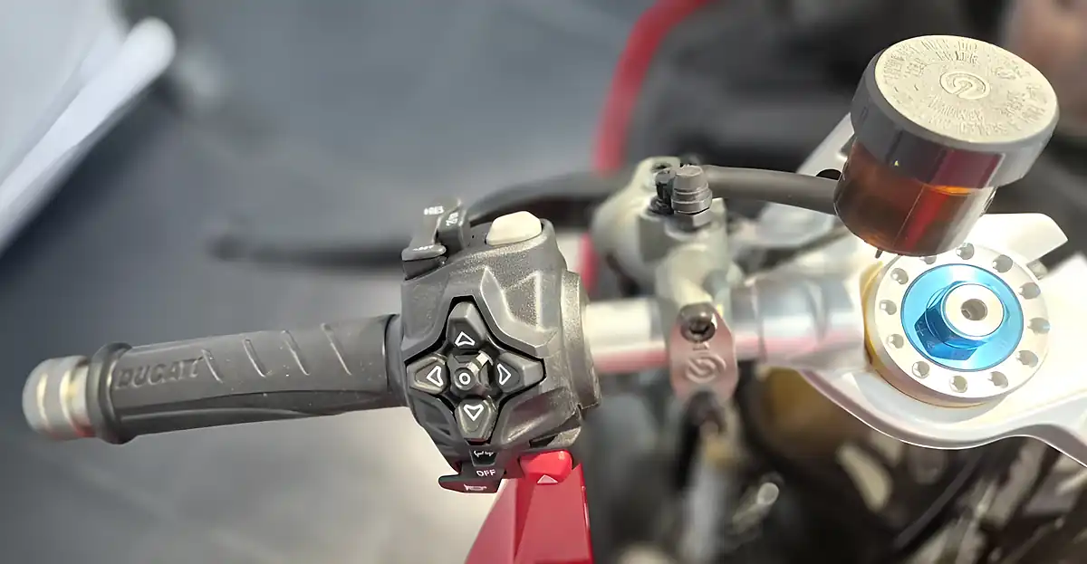Used 2026 Ducati Panigale V2 S - Interior and Exterior details 14