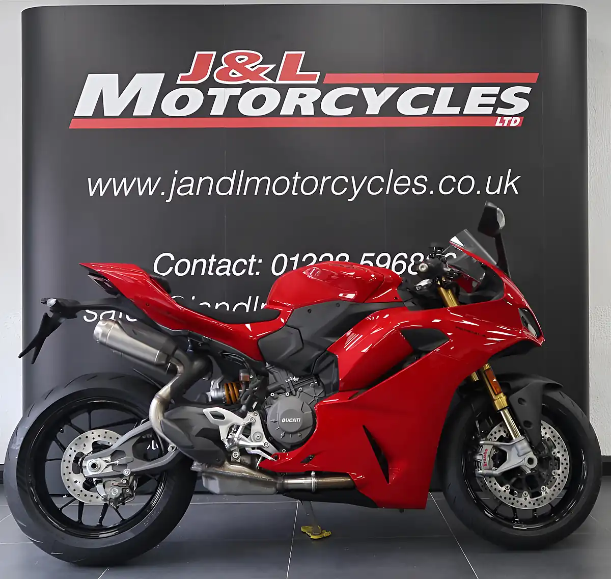 Used 2026 Ducati Panigale V2S Red - Front View