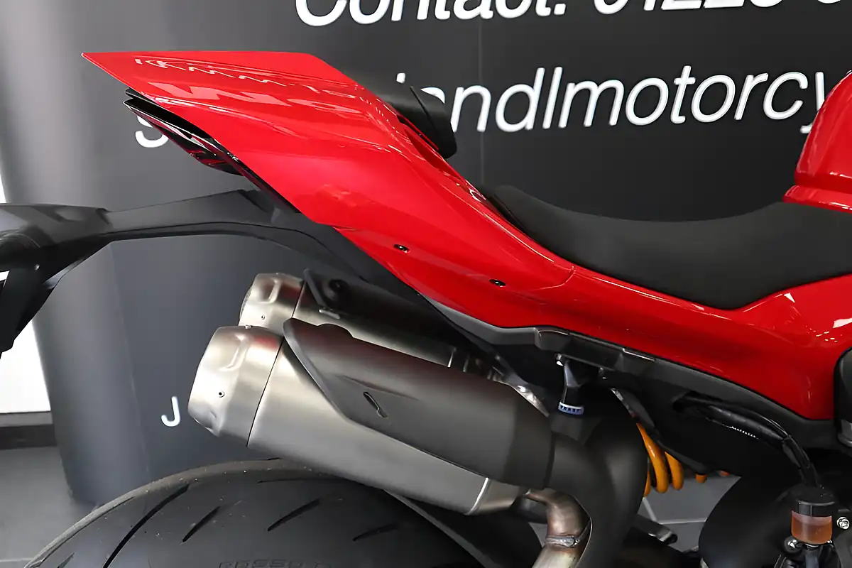 Used 2026 Ducati Panigale V2S Red - Interior and Exterior details 10