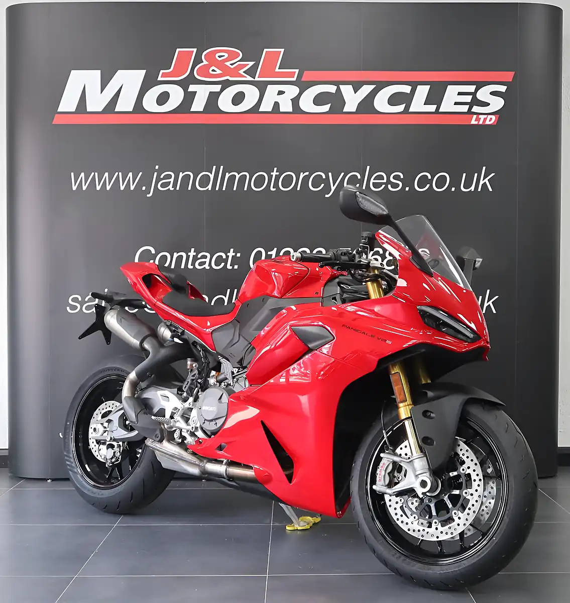 Used 2026 Ducati Panigale V2S Red - Interior and Exterior details 3