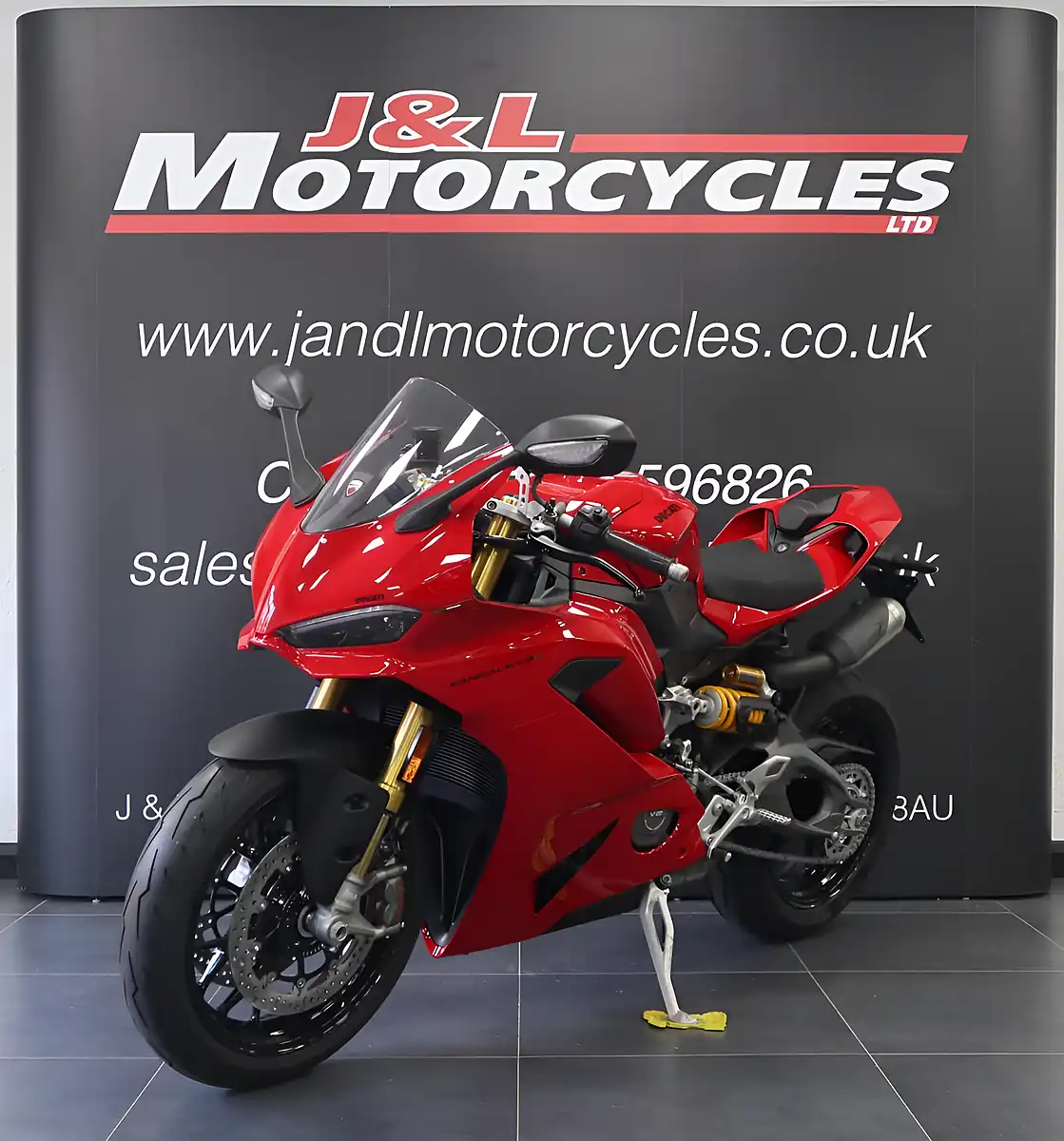 Used 2026 Ducati Panigale V2S Red - Interior and Exterior details 5
