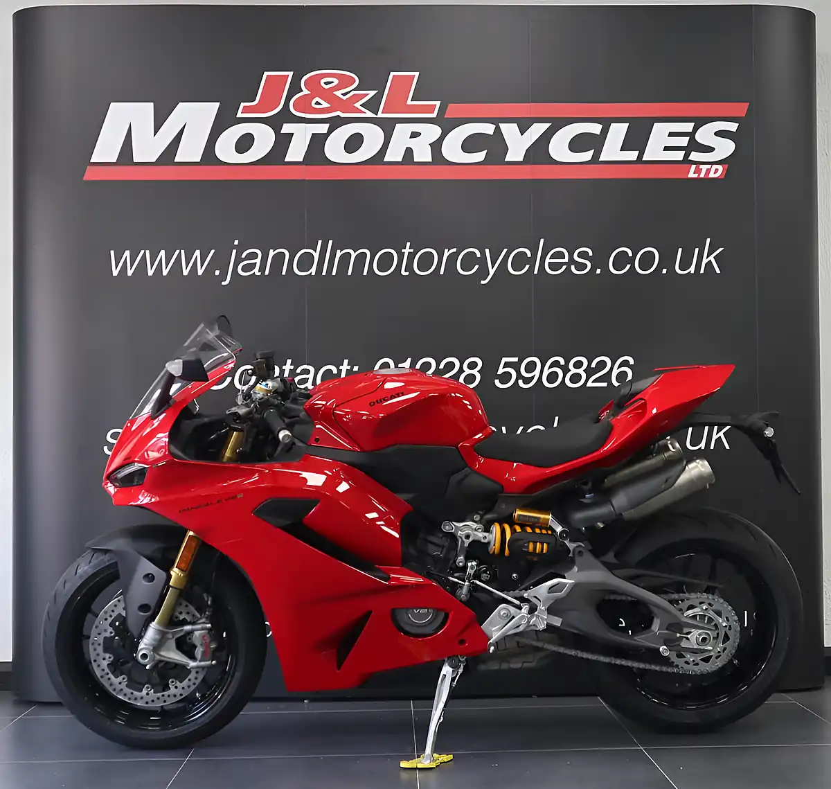 Used 2026 Ducati Panigale V2S Red - Interior and Exterior details 6
