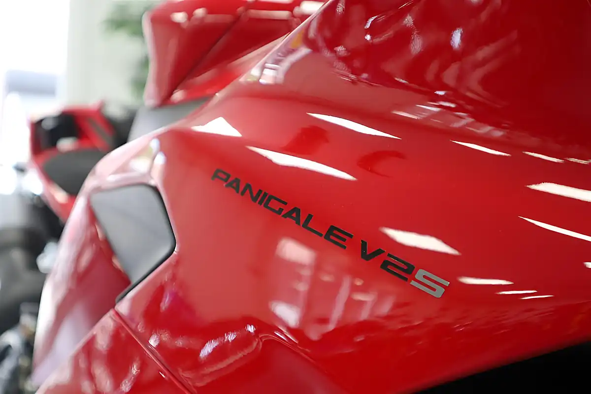 Used 2026 Ducati Panigale V2S Red - Interior and Exterior details 7