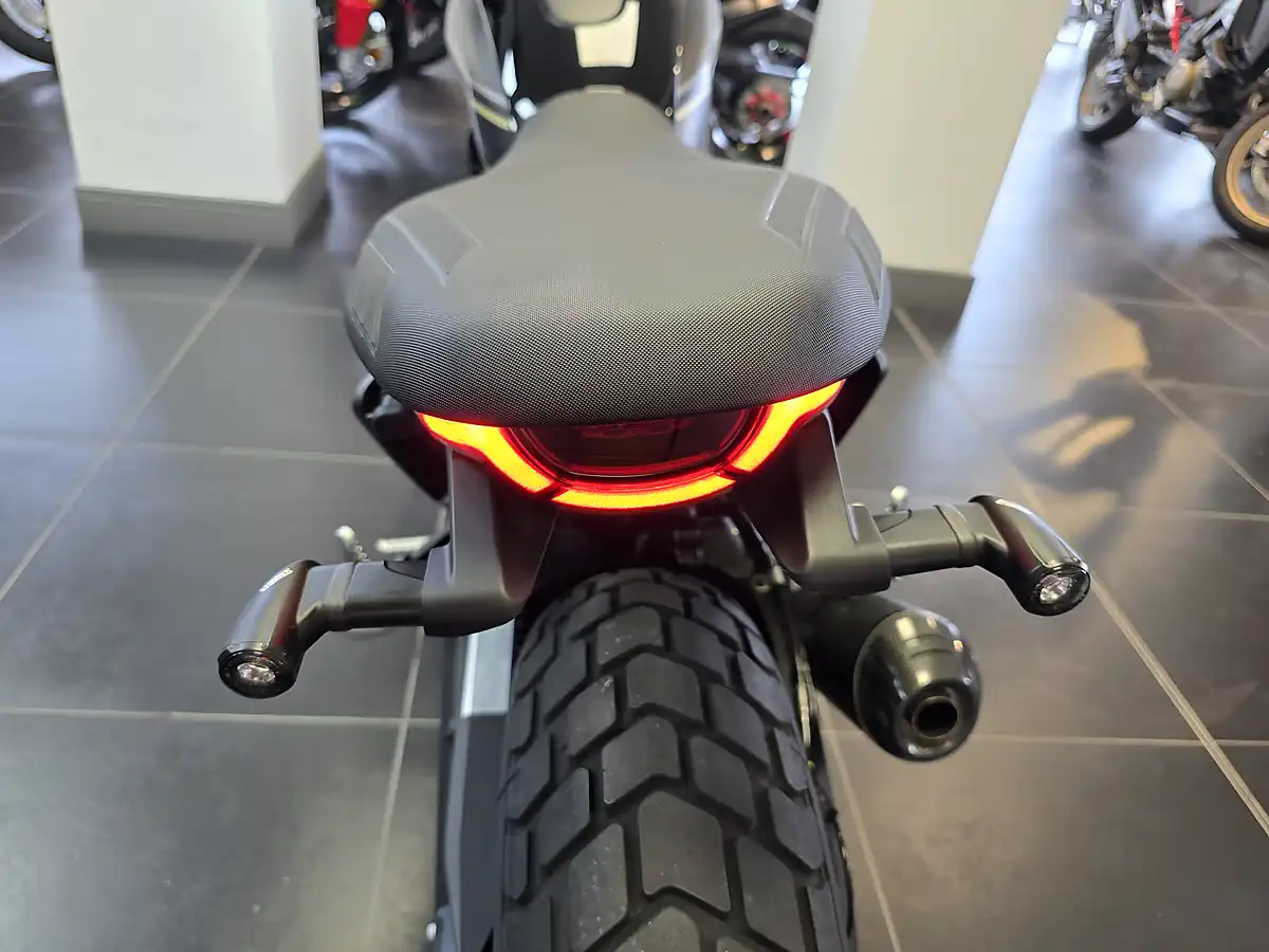 Used 2026 Ducati Scrambler Full Throttle Black - Interior and Exterior details 12