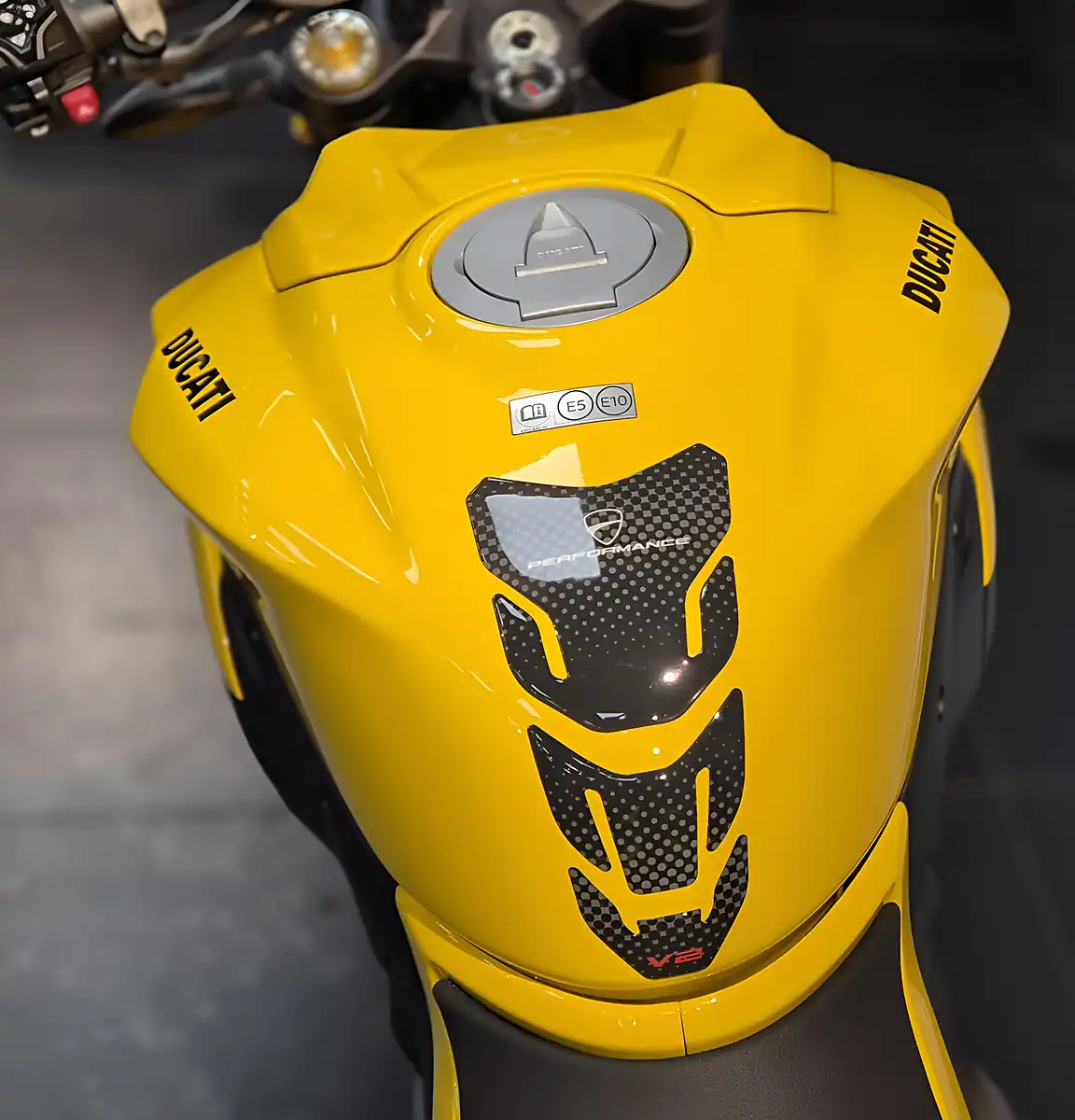 Used 2026 Ducati Streetfighter V2 S Giallo Yellow - Interior and Exterior details 13
