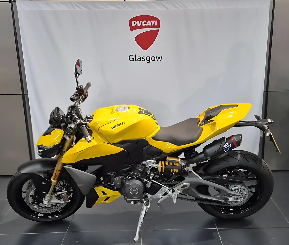 Used 2026 Ducati Streetfighter V2 S Giallo Yellow - Interior and Exterior details 2